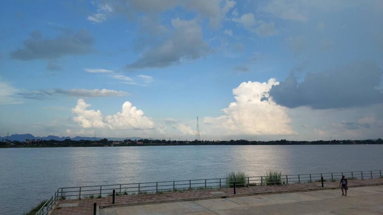 Happy Space วิลล่าทั้งหลัง 2นอน 2น้ำ ฟรี Wifi จอดรถ Nakhon Phanom Buitenkant foto